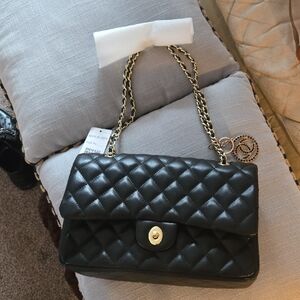 Black Quilted Chain Shoulder Bag⭐️✨️ 🖤 NEW  ⭐️✨️